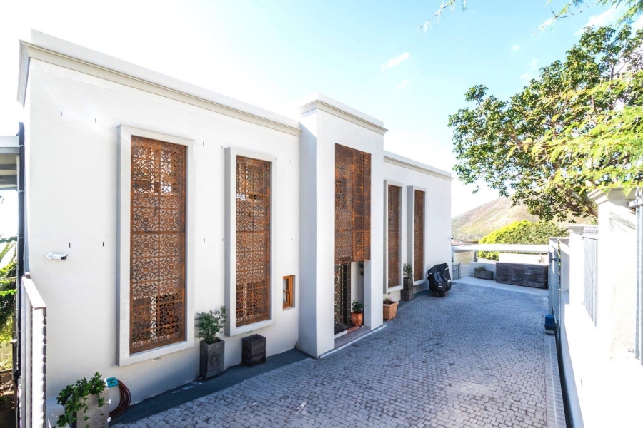3 Bedroom Property for Sale in Fresnaye Western Cape